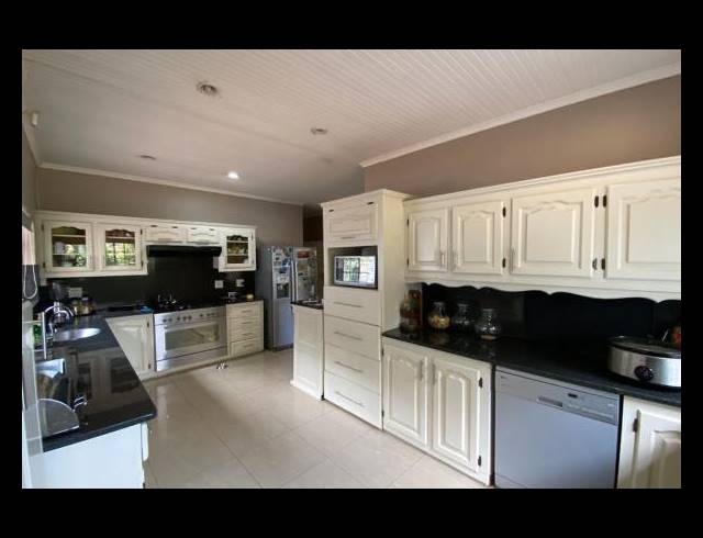 3 BEDROOM HOUSE FOR SALE IN MONTROSE